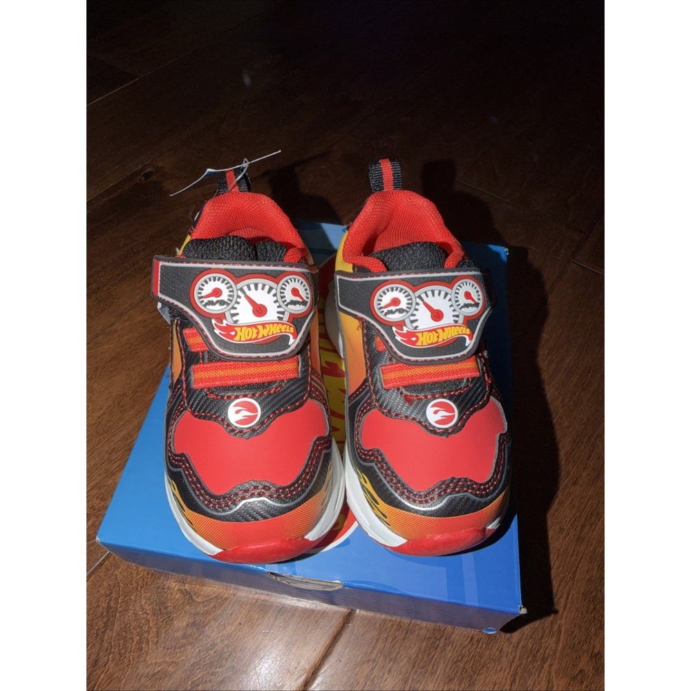 Mattel Hot Wheels Tennis Shoes Toddler Light Up Boy 6 Sneakers‎ NWT New In Box - Picture 2 of 6